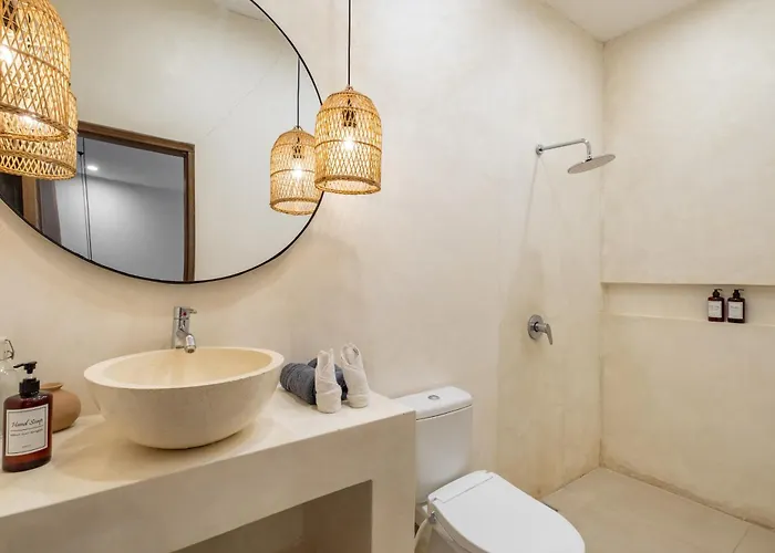 Villa Milos - Tropical 4bd - 90 Seconds To The Canggu (Bali)