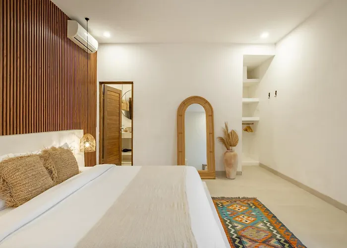 Milos - Tropical 4bd - 90 Seconds To The Villa Canggu