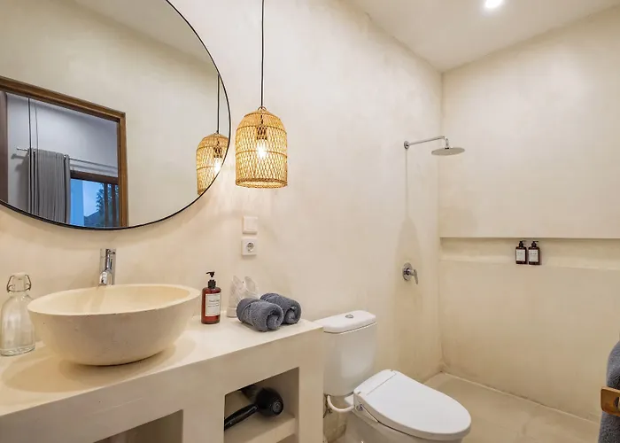Milos - Tropical 4bd - 90 Seconds To The Canggu (Bali)