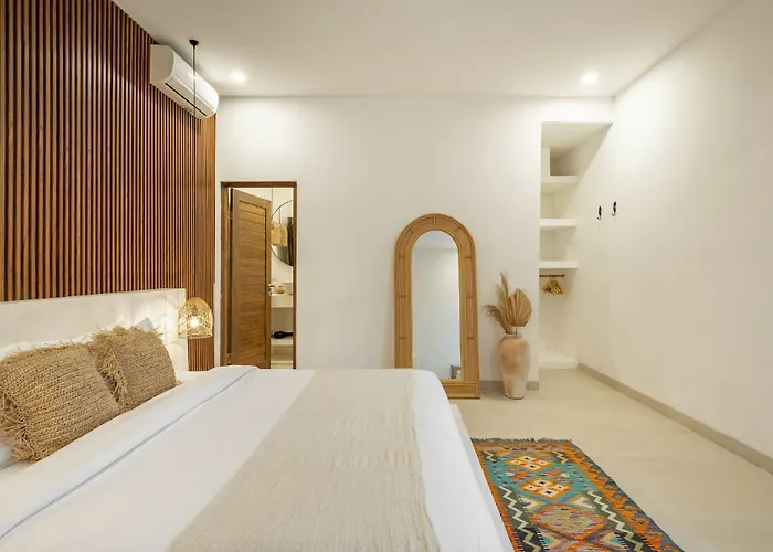 Villa Milos - Tropical 4bd - 90 Seconds To The